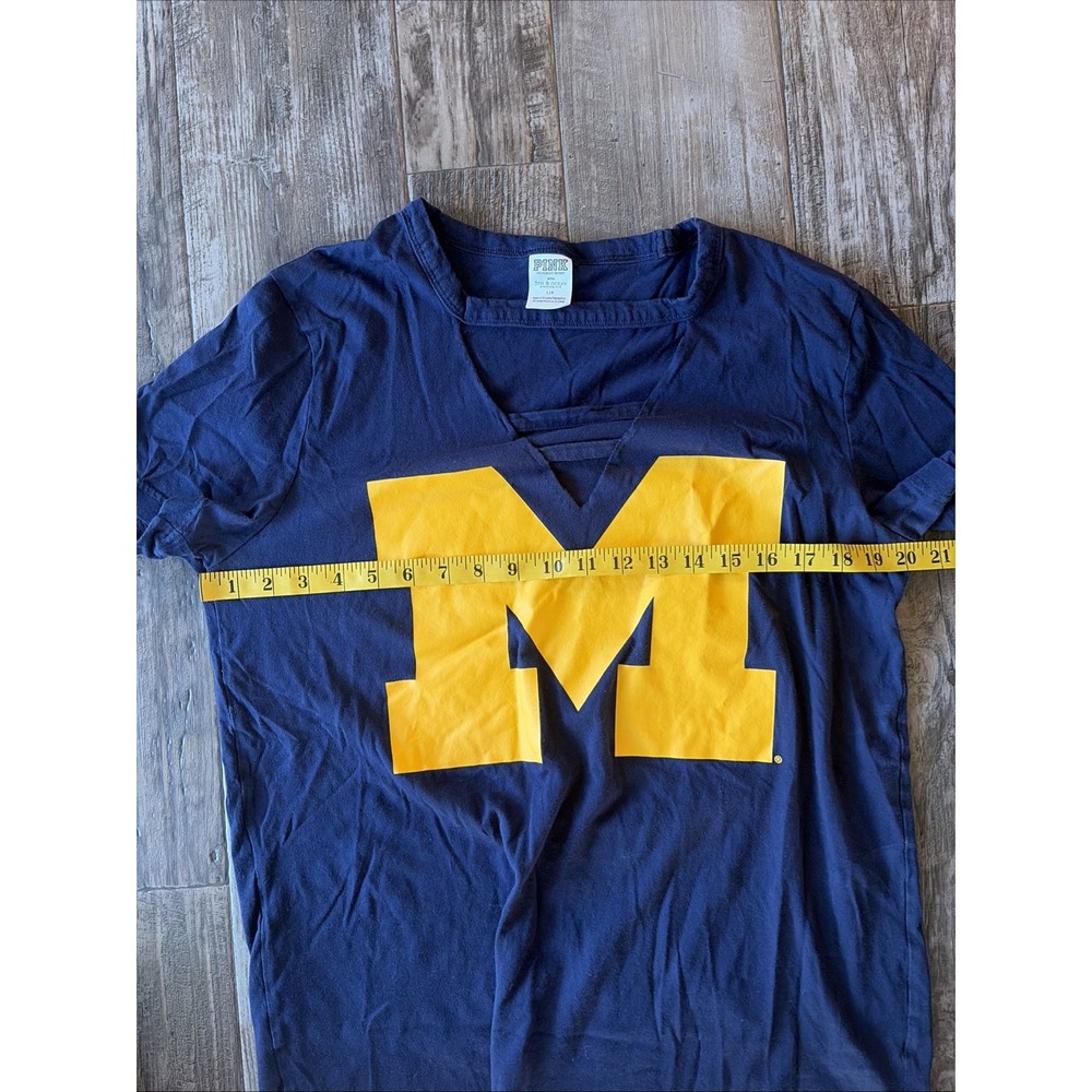 Victoria's Secret Pink University‎ Of Michigan Women's Size Large T Shirt V Neck - Picture 6 of 7